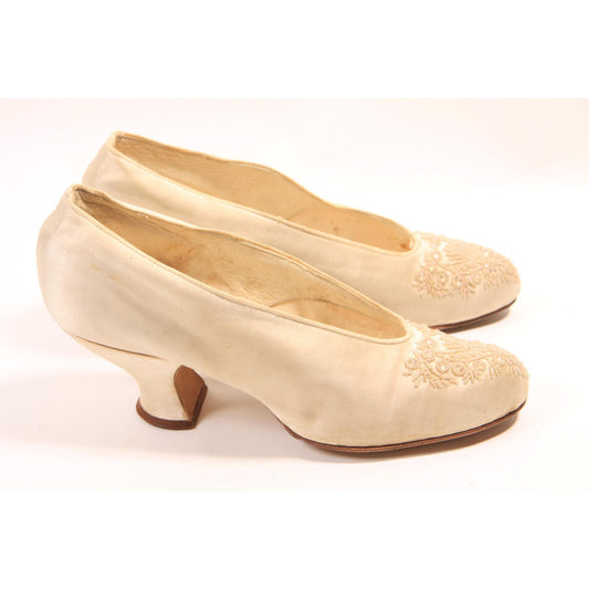 Antique Late 1800s Early 1900s Victorian Edwardian Cream Satin Faux Pearl Beaded Pump High Heel Shoes
