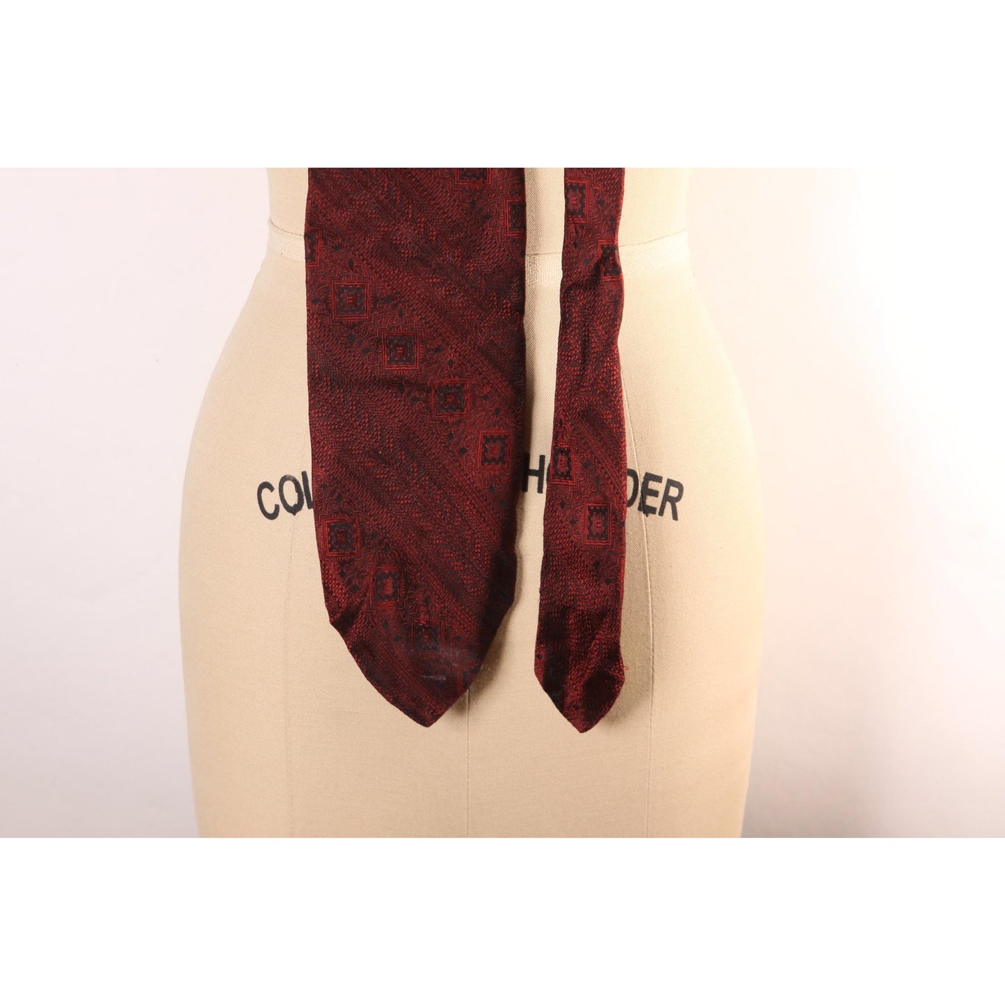 1970s Red and Black Geometric Swirl Necktie Tie by Renberg's Tulsa