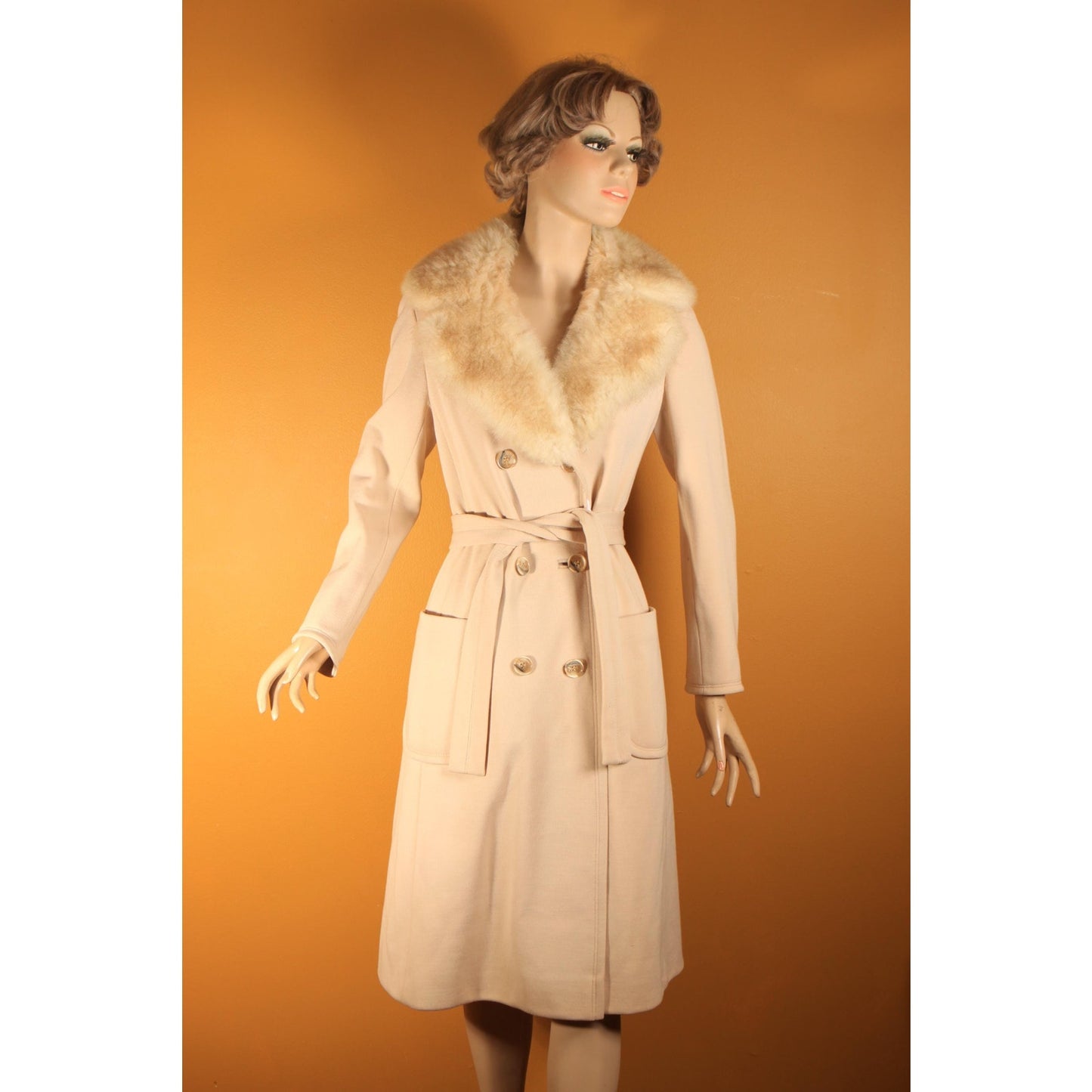 1970s Cream Tan Long Sleeve Button Up Fox Fur Collar Wool Coat by Fashionbilt -S-M