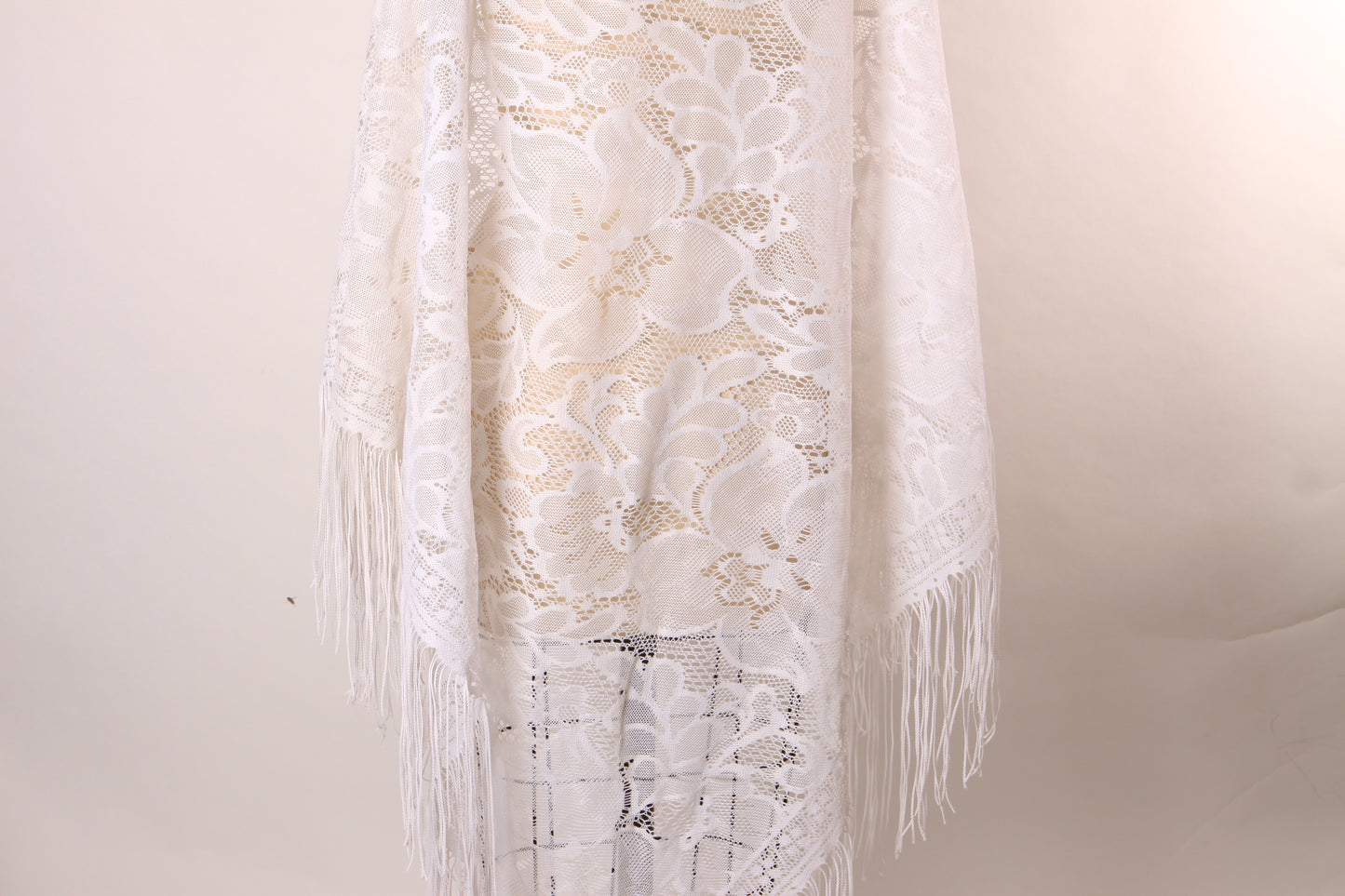 1980s Sheer White Floral Lace Fringe Trim Shawl