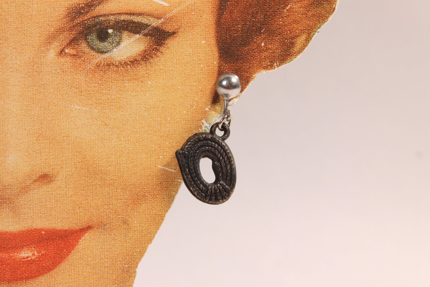 1950s Novelty Gray Black Western Lasso Rope Screw Back Earrings