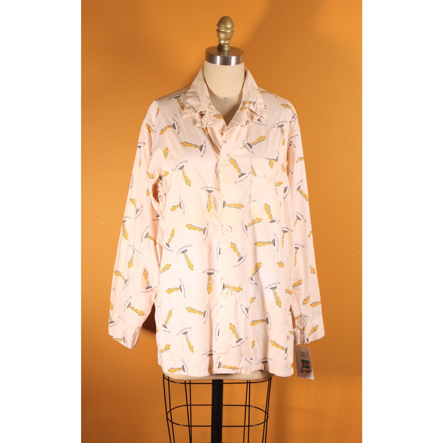 1950s Novelty Cream Pink, Gold and Black Best Supporting Role Oscar Mens Pajama Top by Pleetway - XL