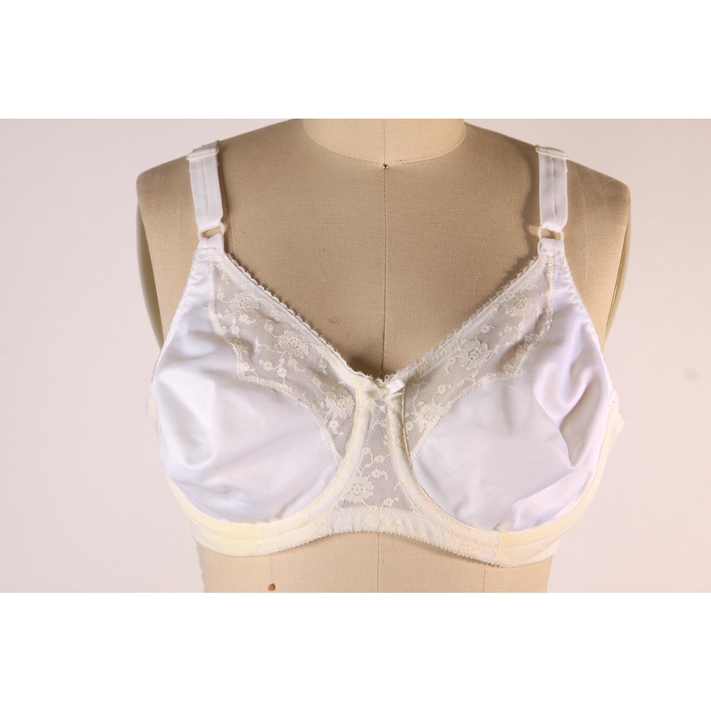 1970s White Lace Trim Bow Detail Bra by Support Can Be Beautiful-38C