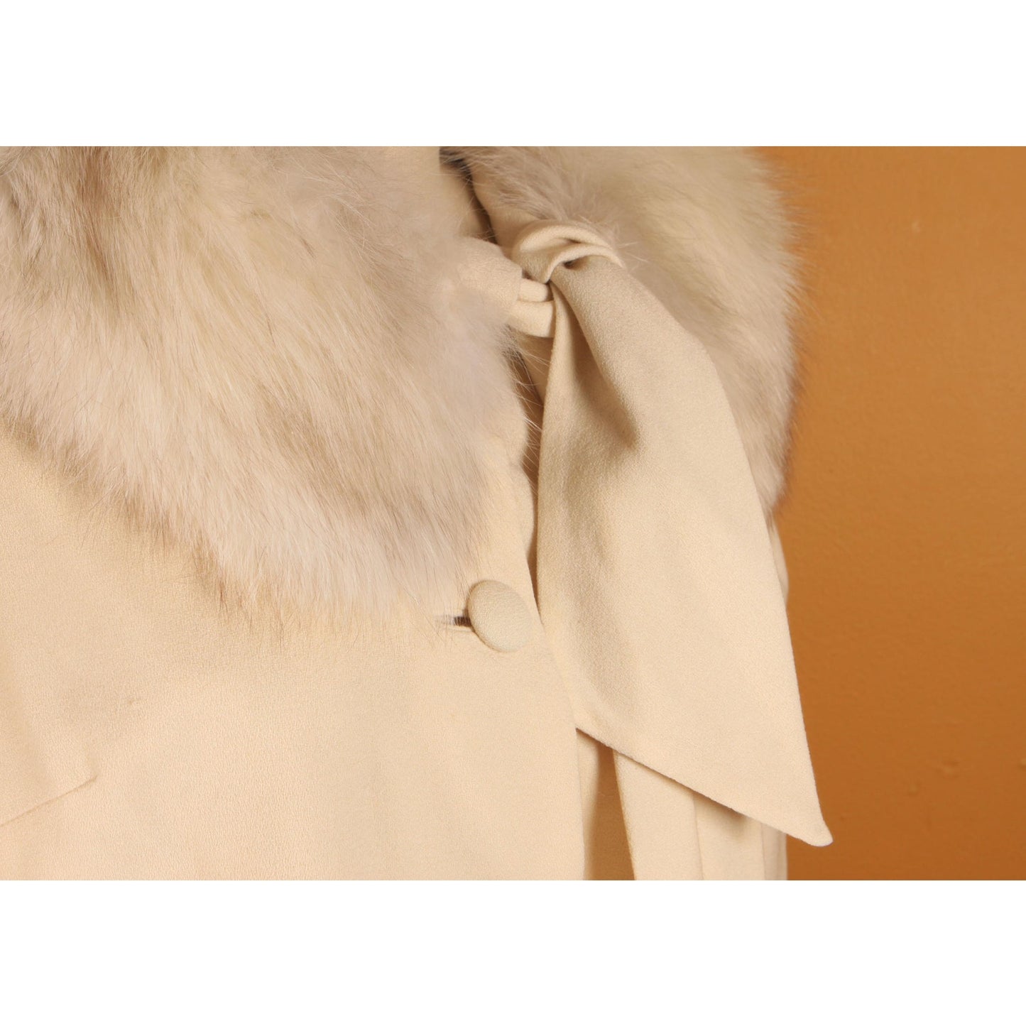Early 1960s Cream Off White Button Down Fox Fur Scarf Collar Long Sleeve Suit Jacket by Lilli Ann -M-L