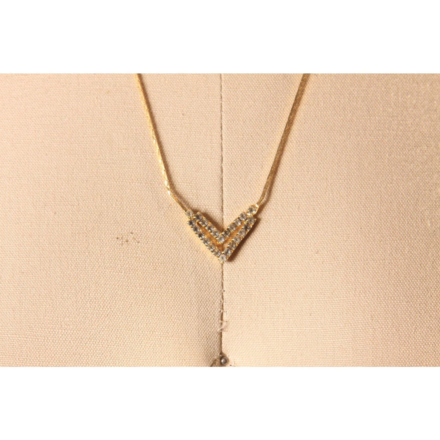 1970s Gold Tone Metal V Shape Pendant Rhinestone Faux Stone Necklace