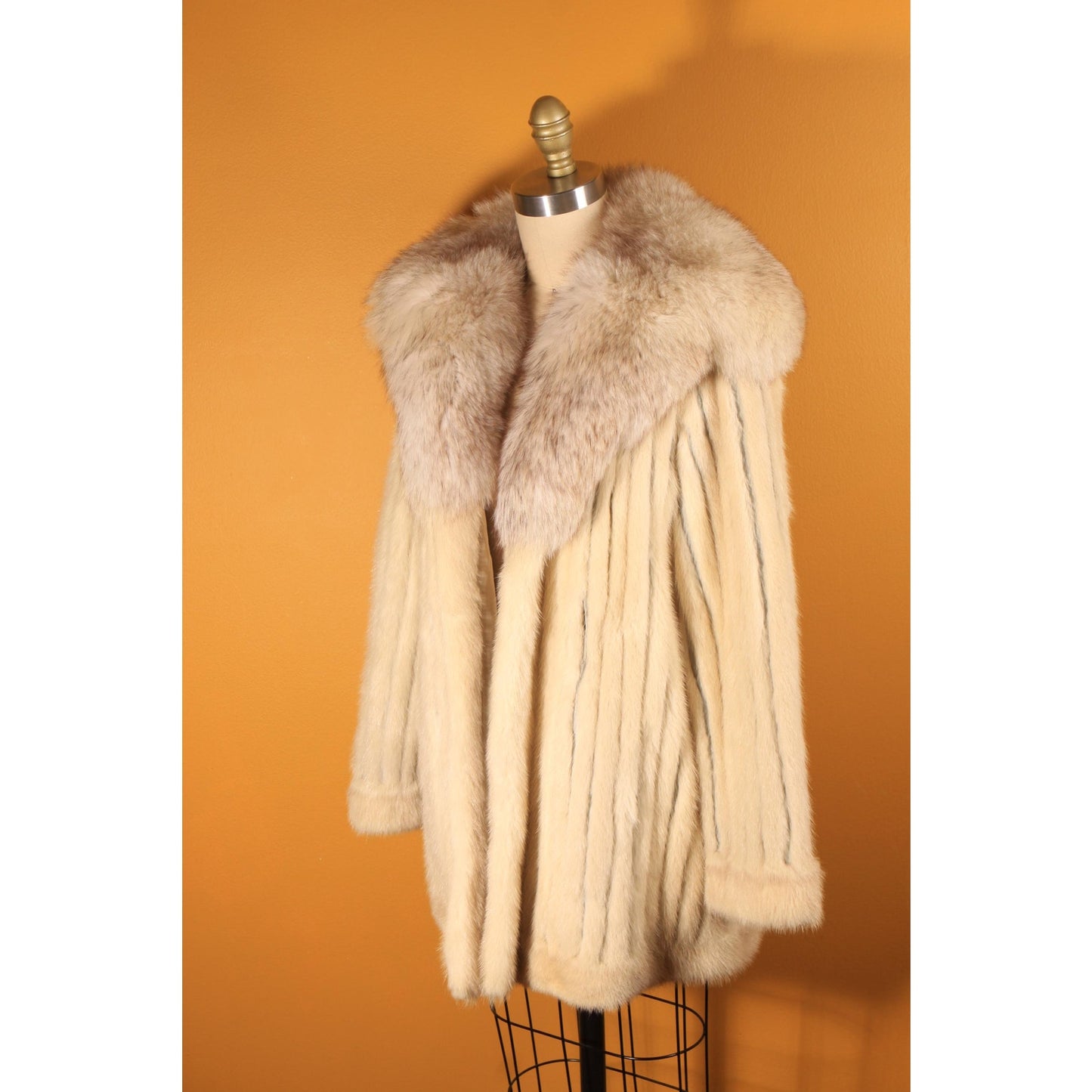 Early 1970s White Mink and White and Gray Fox Fur Collar Long Sleeve Coat -M-L