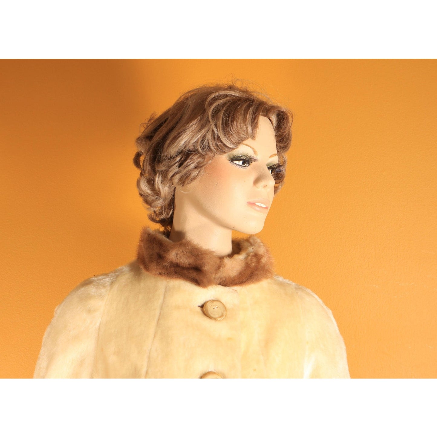 1960s Cream Faux Fur Fuzzy Long Sleeve with Mink Fur Trim Collar Coat by Junior-Aire -M-L