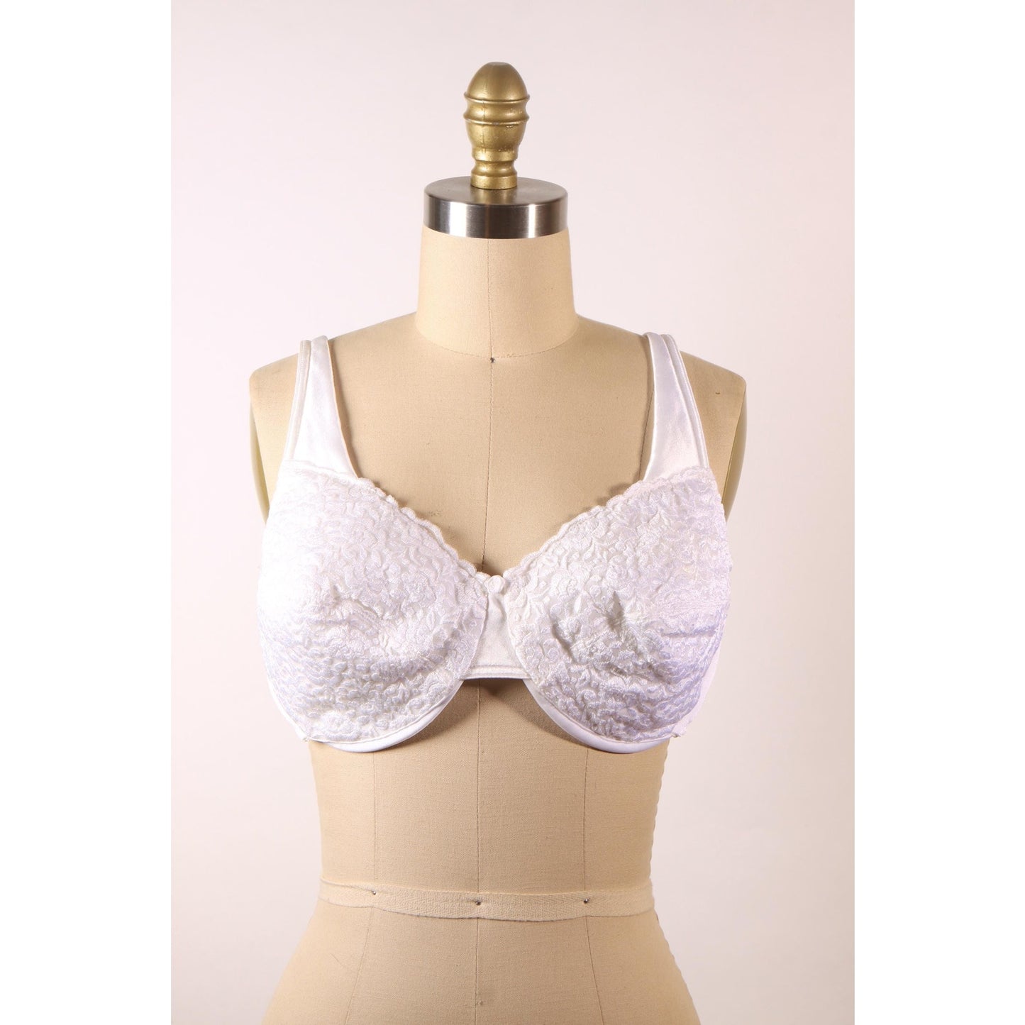 1980s White Floral Lace Floral Detail Bra by Vanity Fair-40C