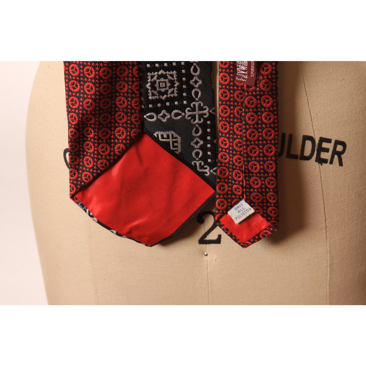 1970s Red, Black, White and Gray Patterned Polyester Wide Necktie Tie by Gentry Beau Brummell