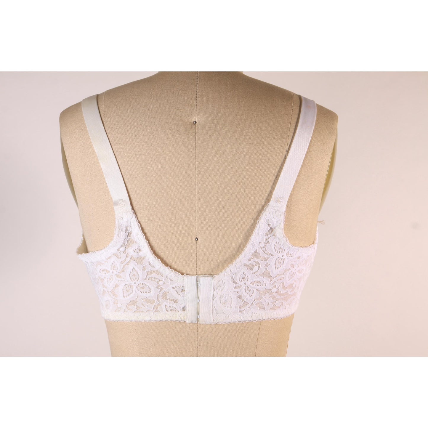 1980s Sheer White Lace Bow Detail Bra by Bali-38D