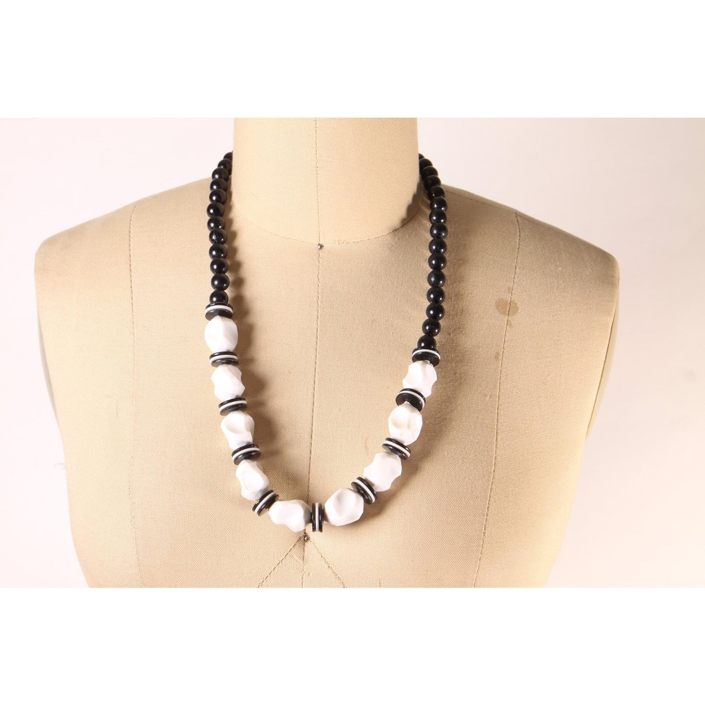 1980s Black and White Chunky Beaded Necklace