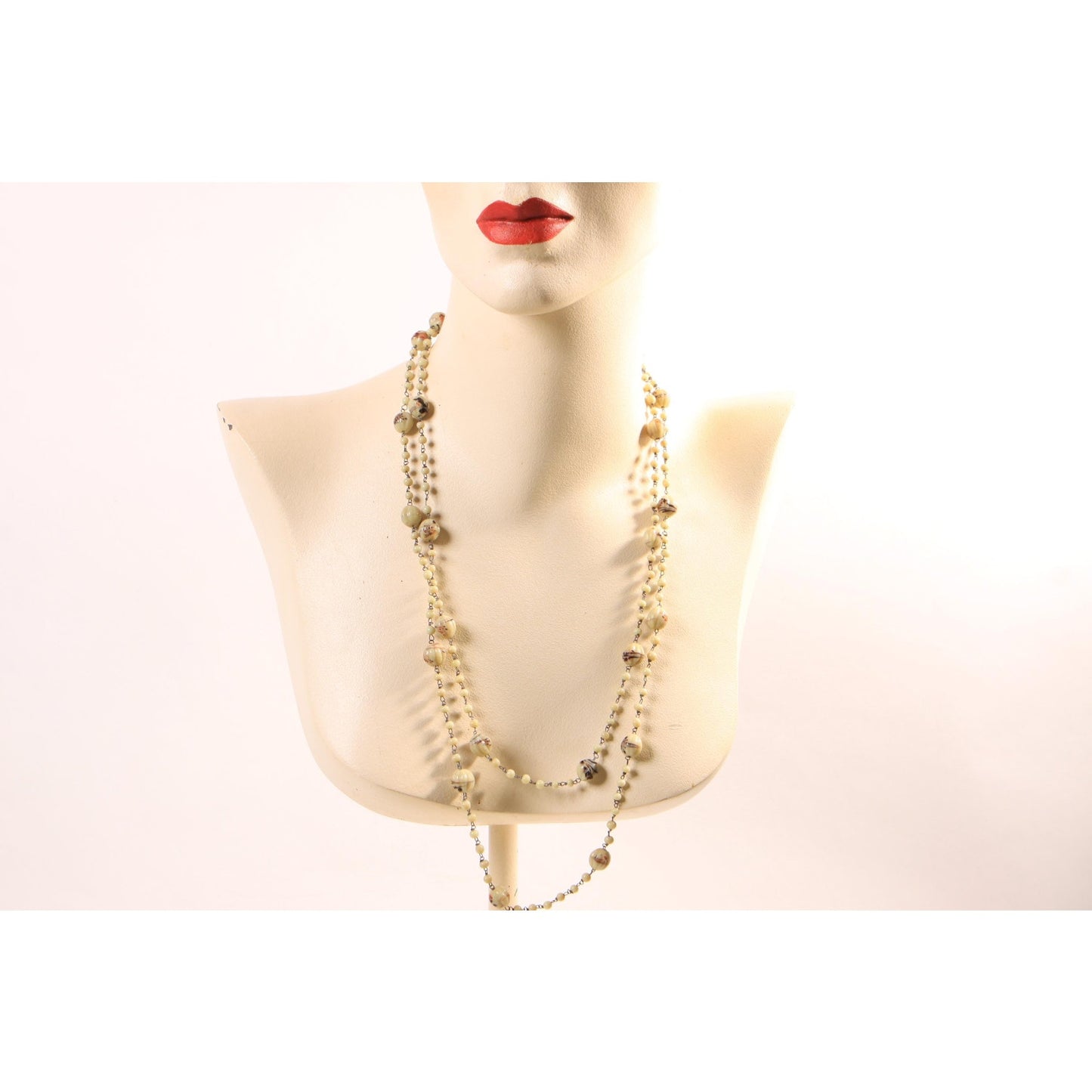 1920s Glass Beaded Cream and Brown Swirl Single Strand Necklace