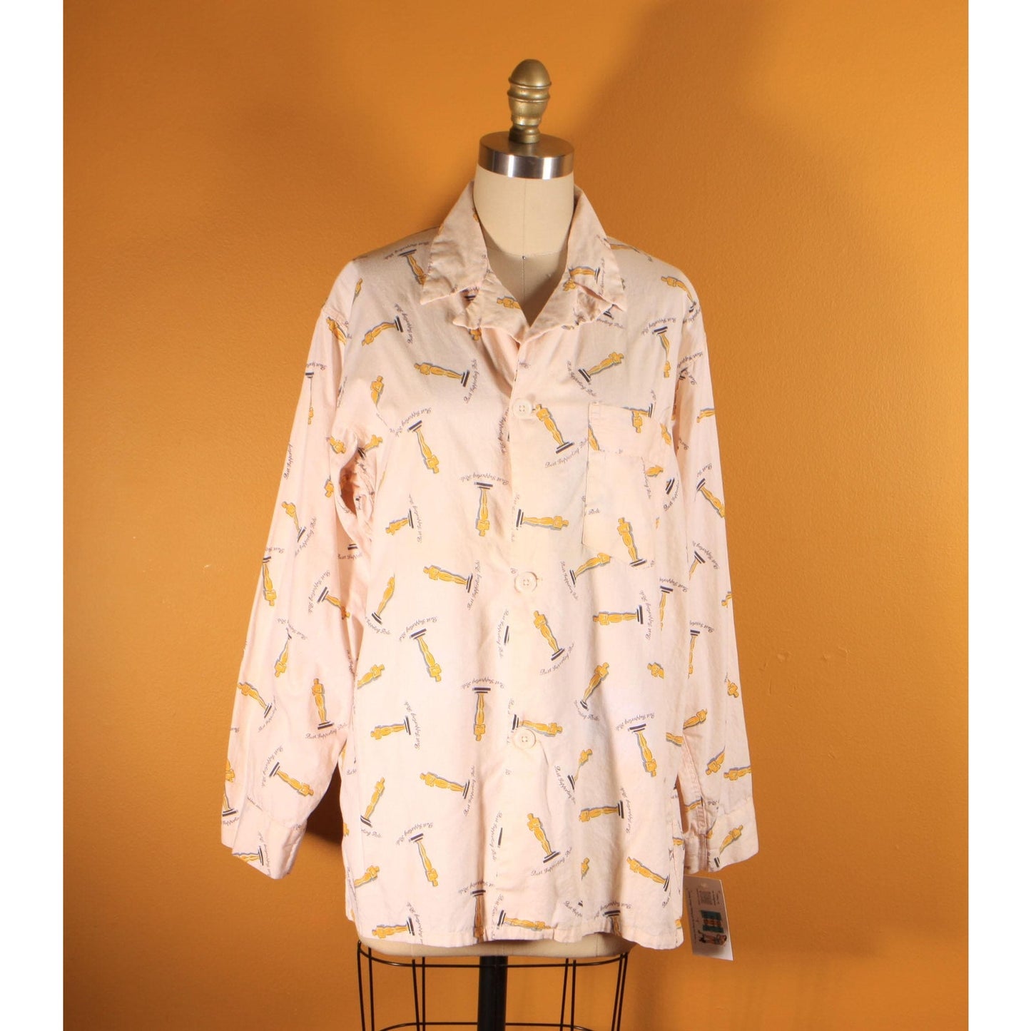 1950s Novelty Cream Pink, Gold and Black Best Supporting Role Oscar Mens Pajama Top by Pleetway - XL