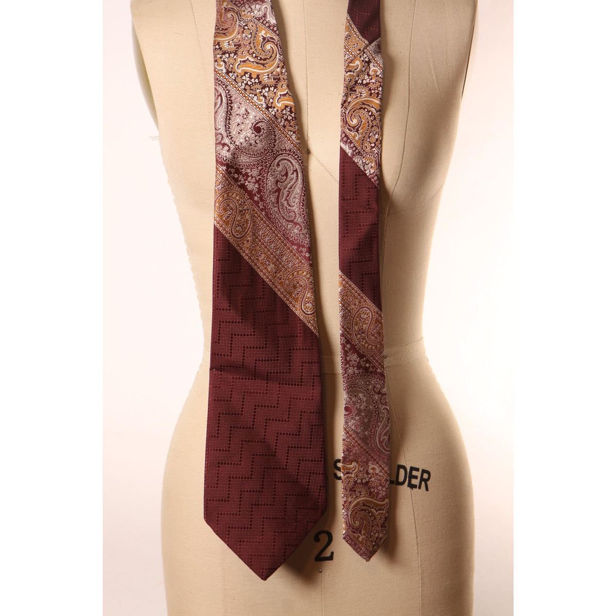 1970s Dark Red Burgundy and Tan Polyester Patterned Wide Paisley Necktie Tie by Arrow
