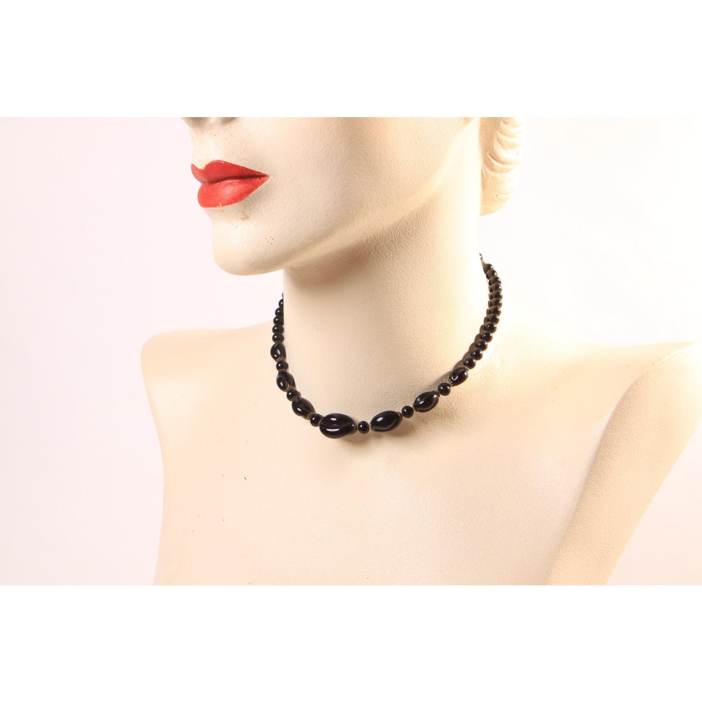 1950s Black Beaded Oval Twisted Necklace
