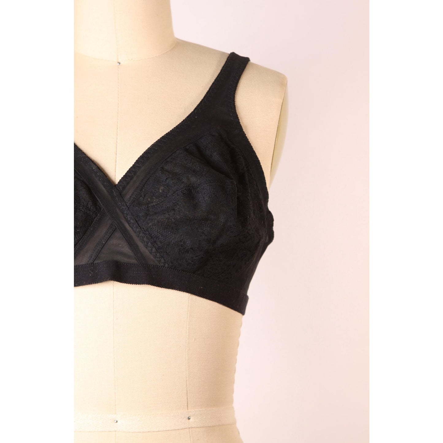 1970s Sheer Black Floral Lace Lift Criss Cross Bra by Montgomery Ward-38B