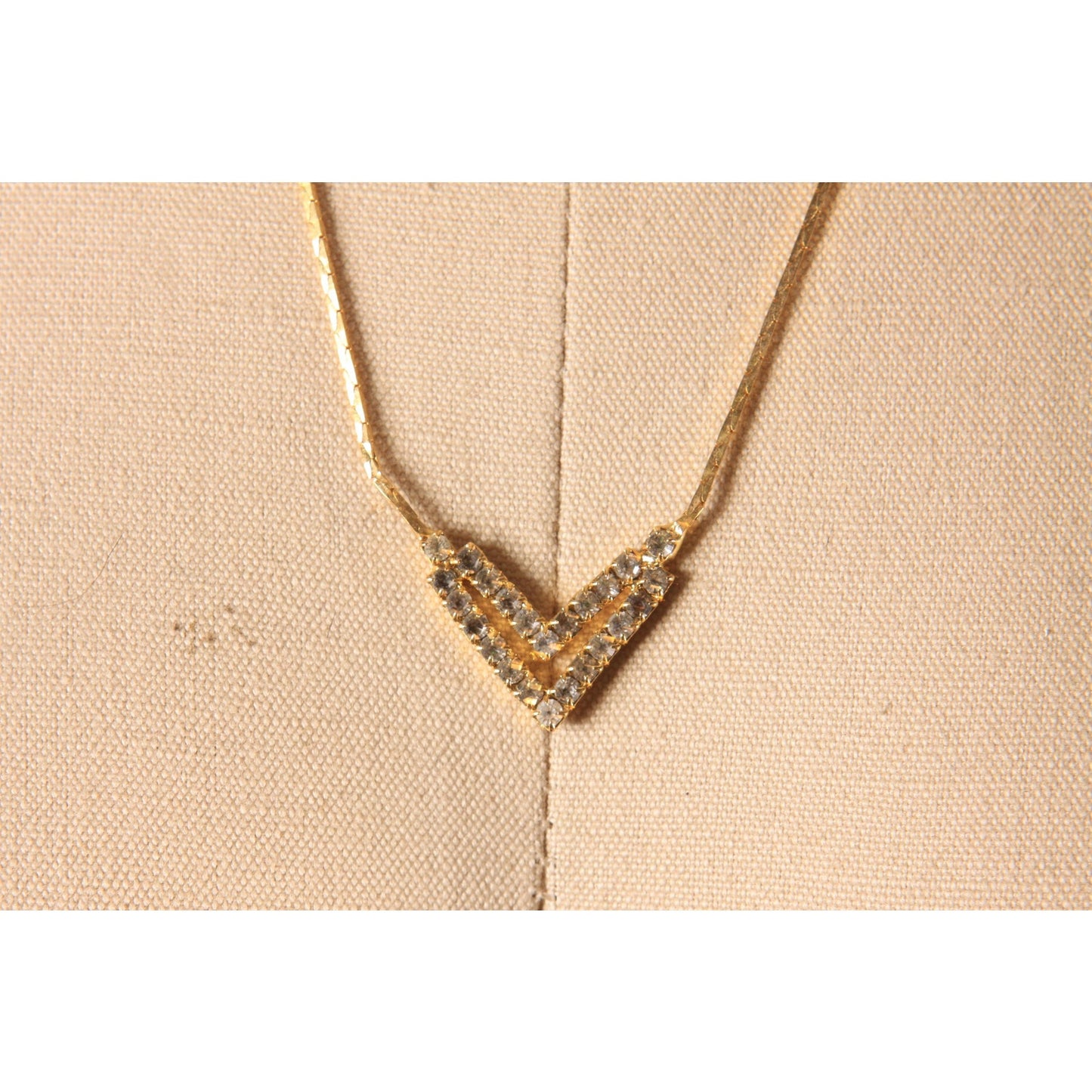 1970s Gold Tone Metal V Shape Pendant Rhinestone Faux Stone Necklace