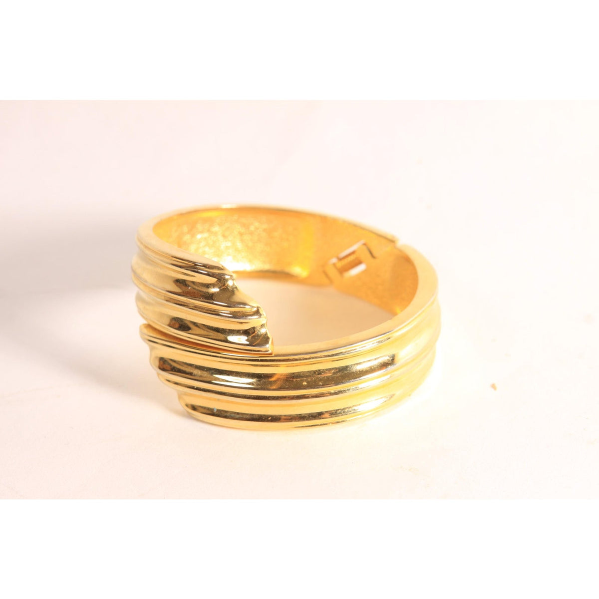 1970s 1980s Gold Tone Metal Abstract Swirl Hinged Clamper Bracelet