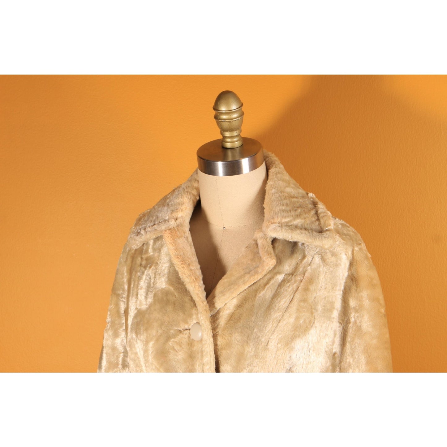 1960s Cream Off White Faux Fur Crushed Velvet Fitted Cape Coat by Betty Rose