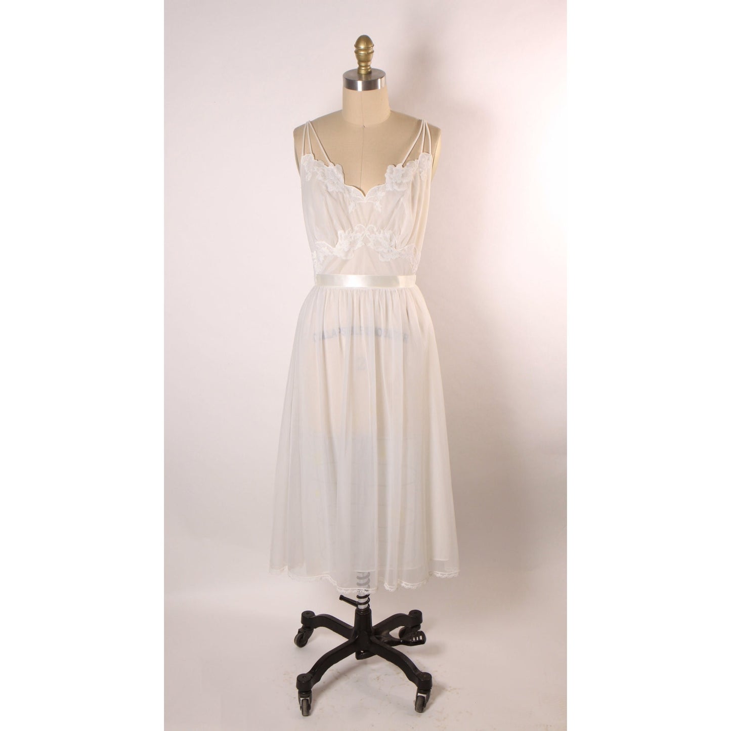 1950s Sheer White Floral Spaghetti Strap Ribbon Tie Nightgown with Matching Short Sleeve Negligee Robe Peignoir Lingerie Set by Vanity Fair