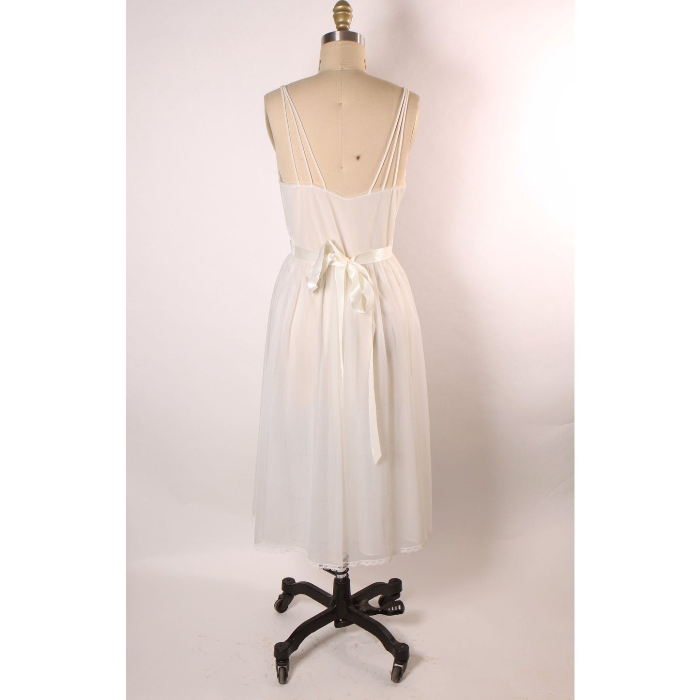 1950s Sheer White Floral Spaghetti Strap Ribbon Tie Nightgown with Matching Short Sleeve Negligee Robe Peignoir Lingerie Set by Vanity Fair