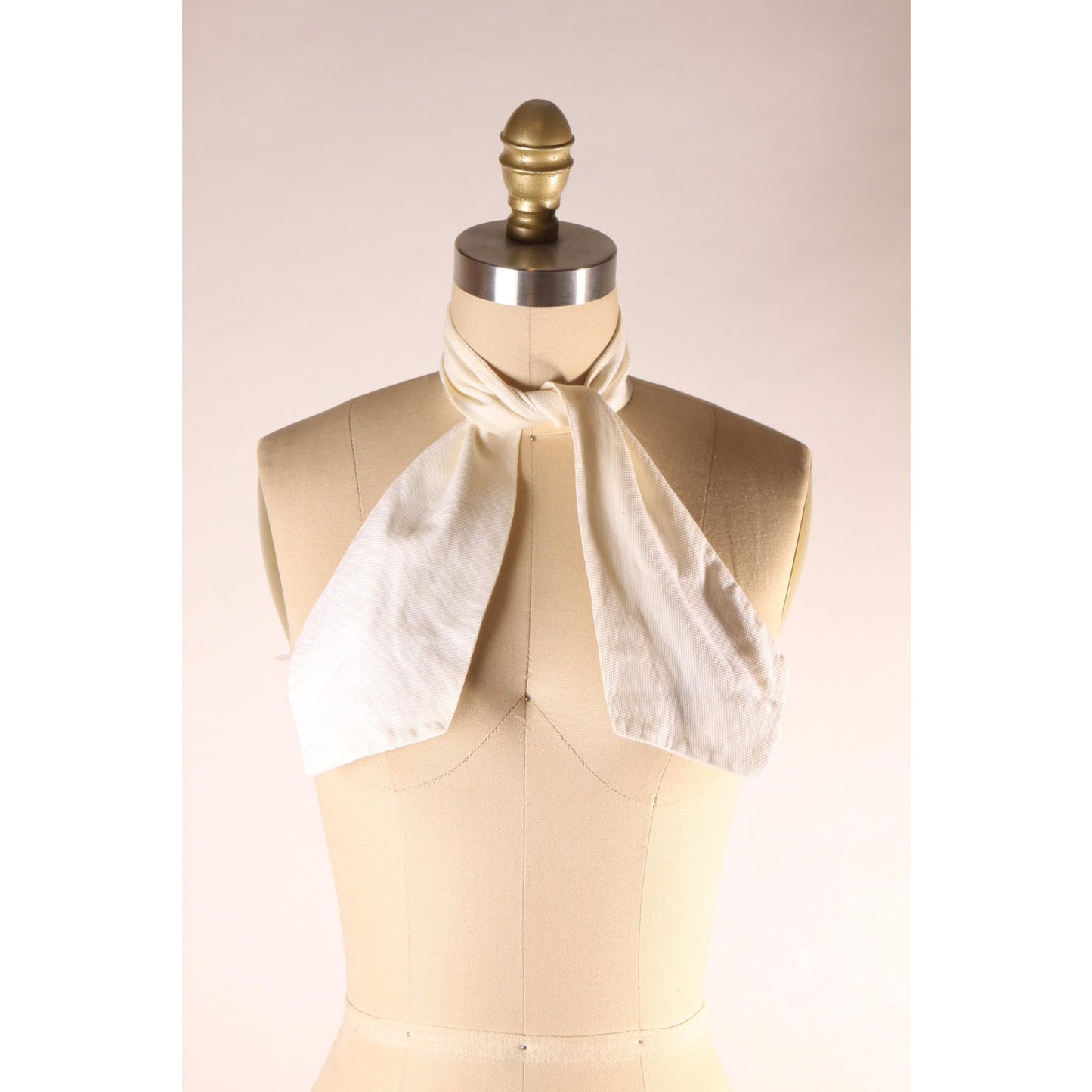 1960s White Oversize Bow Bowtie Collar Tie
