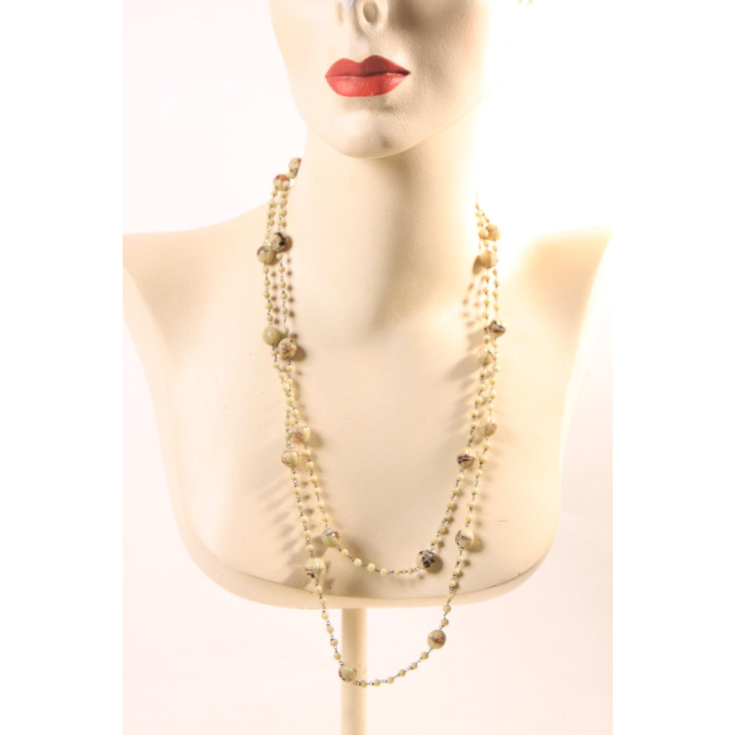 1920s Glass Beaded Cream and Brown Swirl Single Strand Necklace