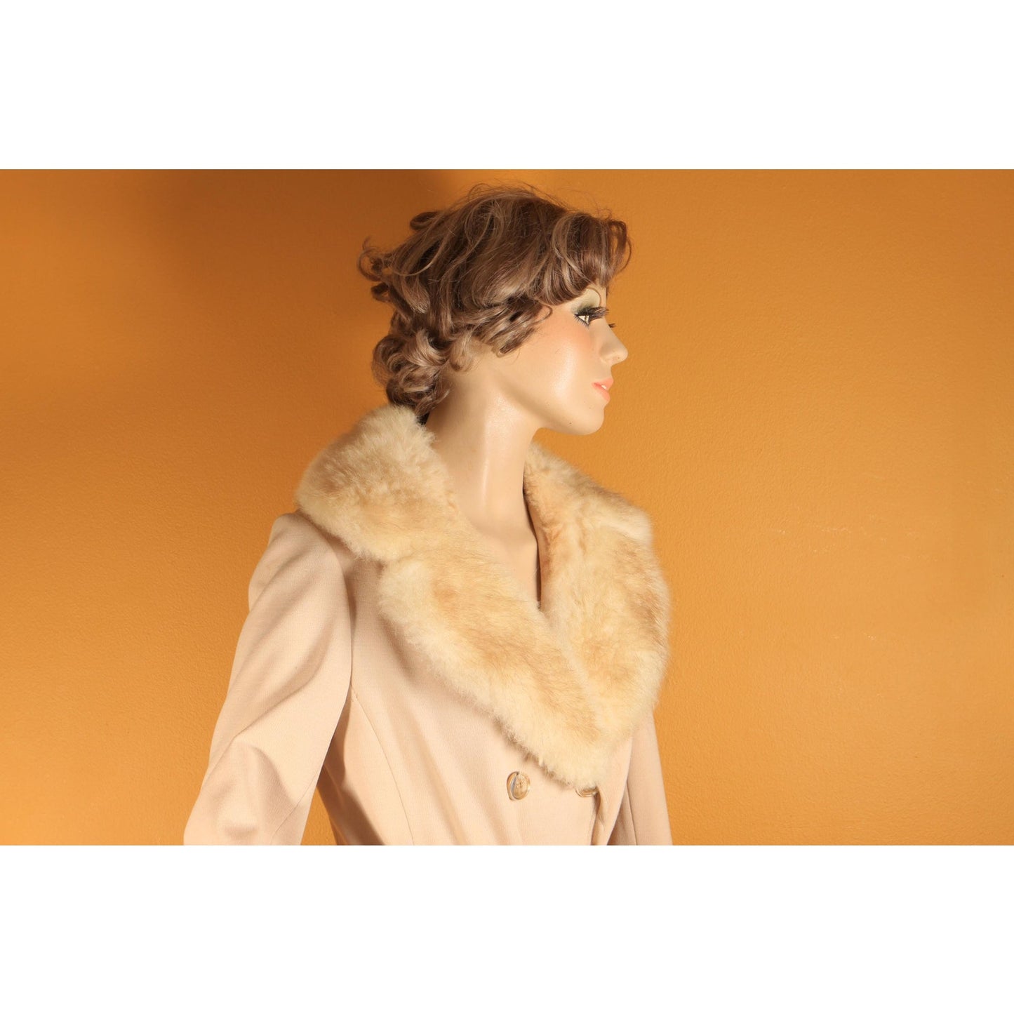1970s Cream Tan Long Sleeve Button Up Fox Fur Collar Wool Coat by Fashionbilt -S-M