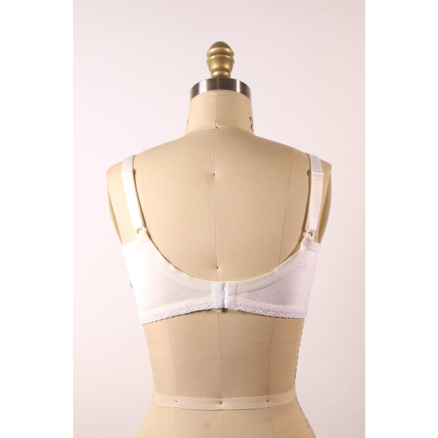 1970s White Floral Lace Trim Bow Detail Bra-40C