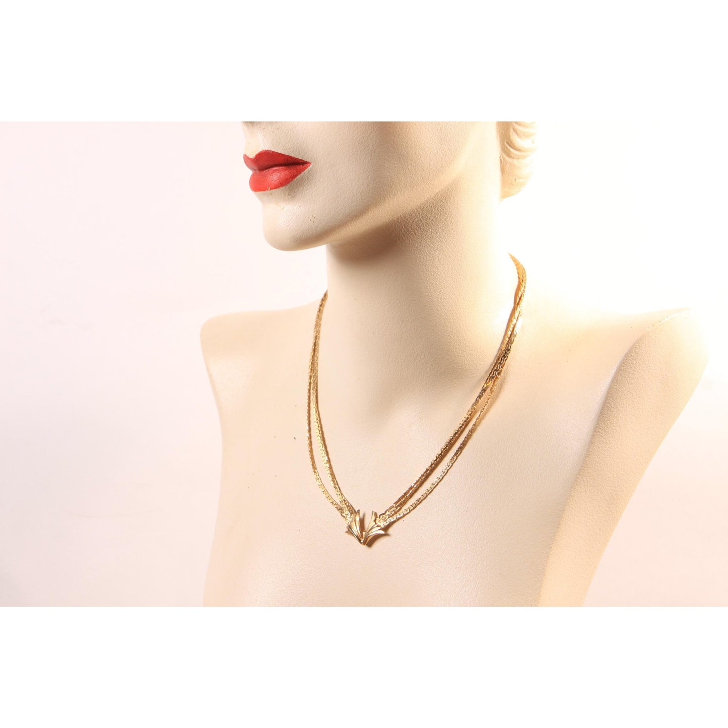 1970s Gold Tone Metal Fan Shape Pendant Necklace