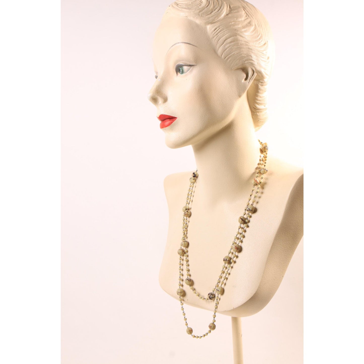 1920s Glass Beaded Cream and Brown Swirl Single Strand Necklace