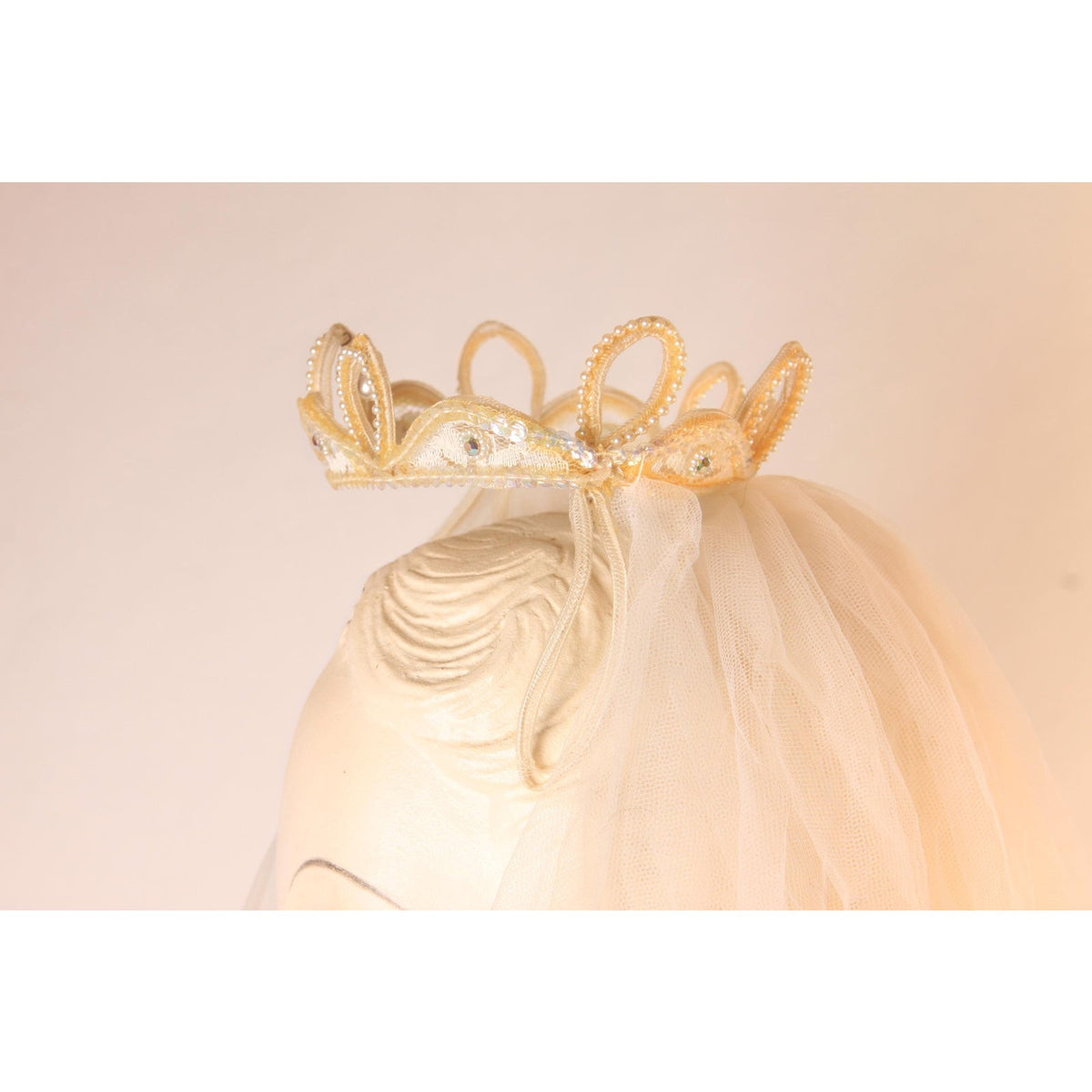 1940s 1950s White and Cream Small Crown Shaped Tiara Wedding Veil Hat