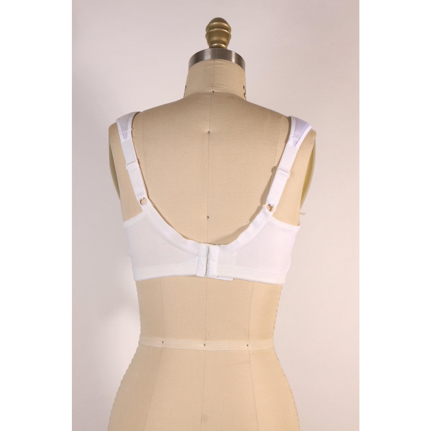 1980s White Sheer Lace Bow Detail Bra by Playtex 18 Hour-40C