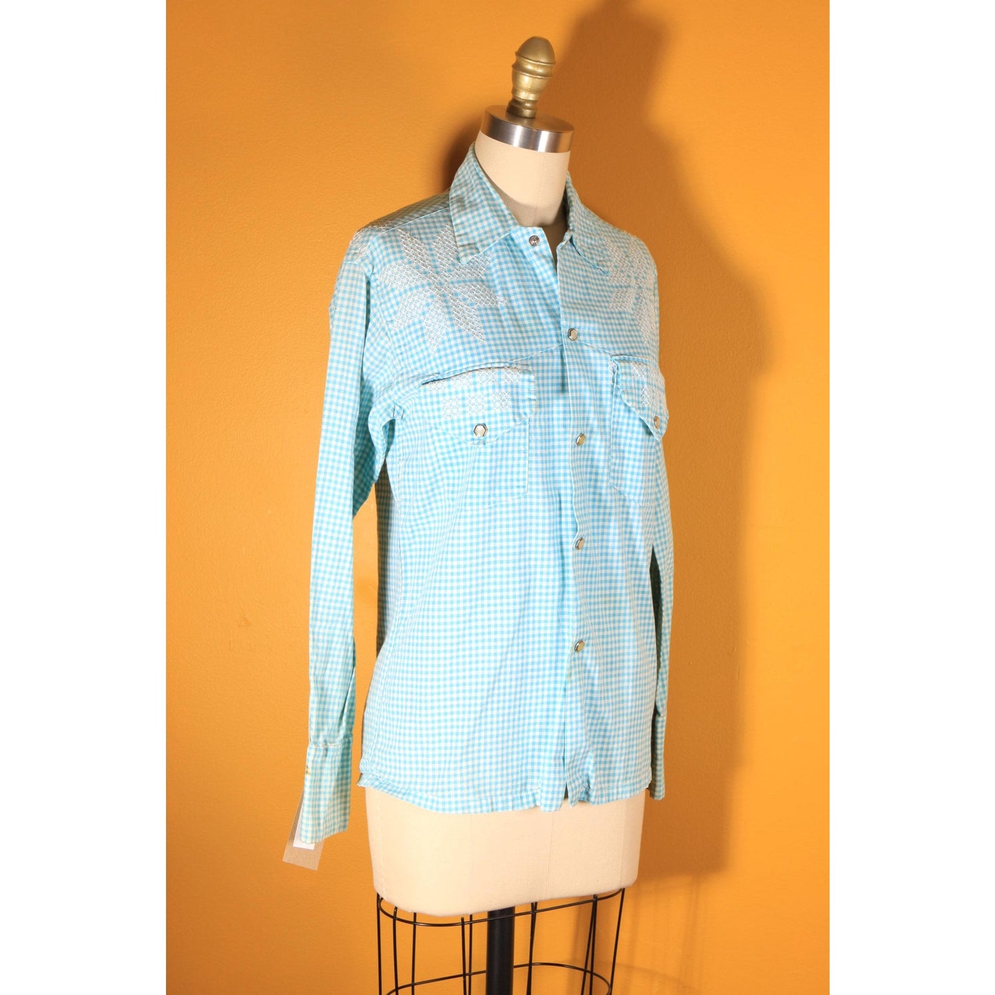 1970s Blue and White Needlepoint Pearl Snap Mens Long Sleeve Shirt -S