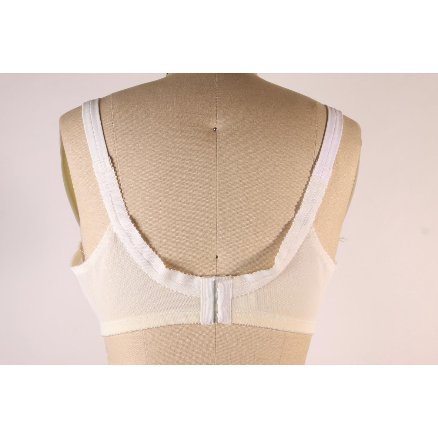 1970s White Lace Trim Bow Detail Bra by Support Can Be Beautiful-38C