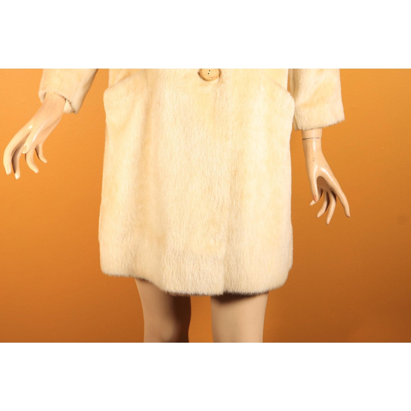 1960s Cream Faux Fur Fuzzy Long Sleeve with Mink Fur Trim Collar Coat by Junior-Aire -M-L