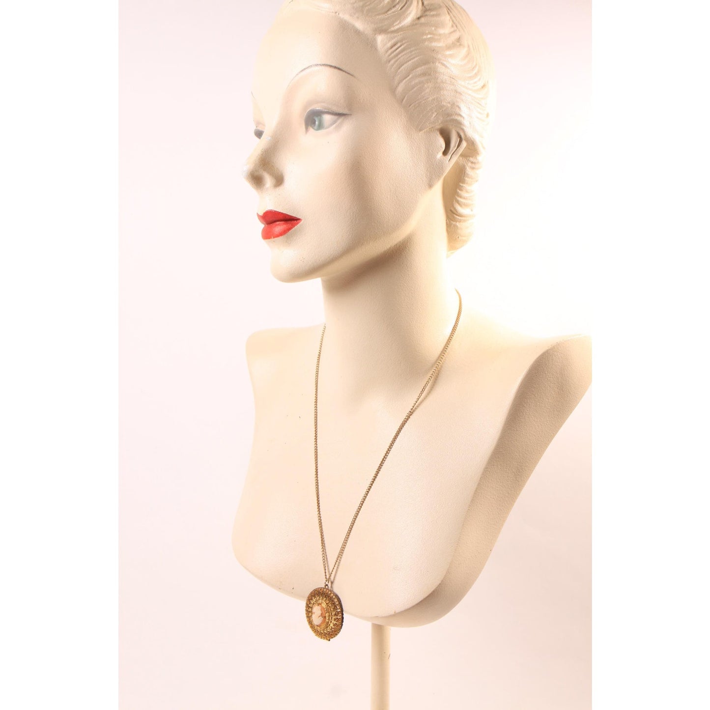 1970s Gold Tone Metal Pink and Cream Cameo Locket Pendant Necklace