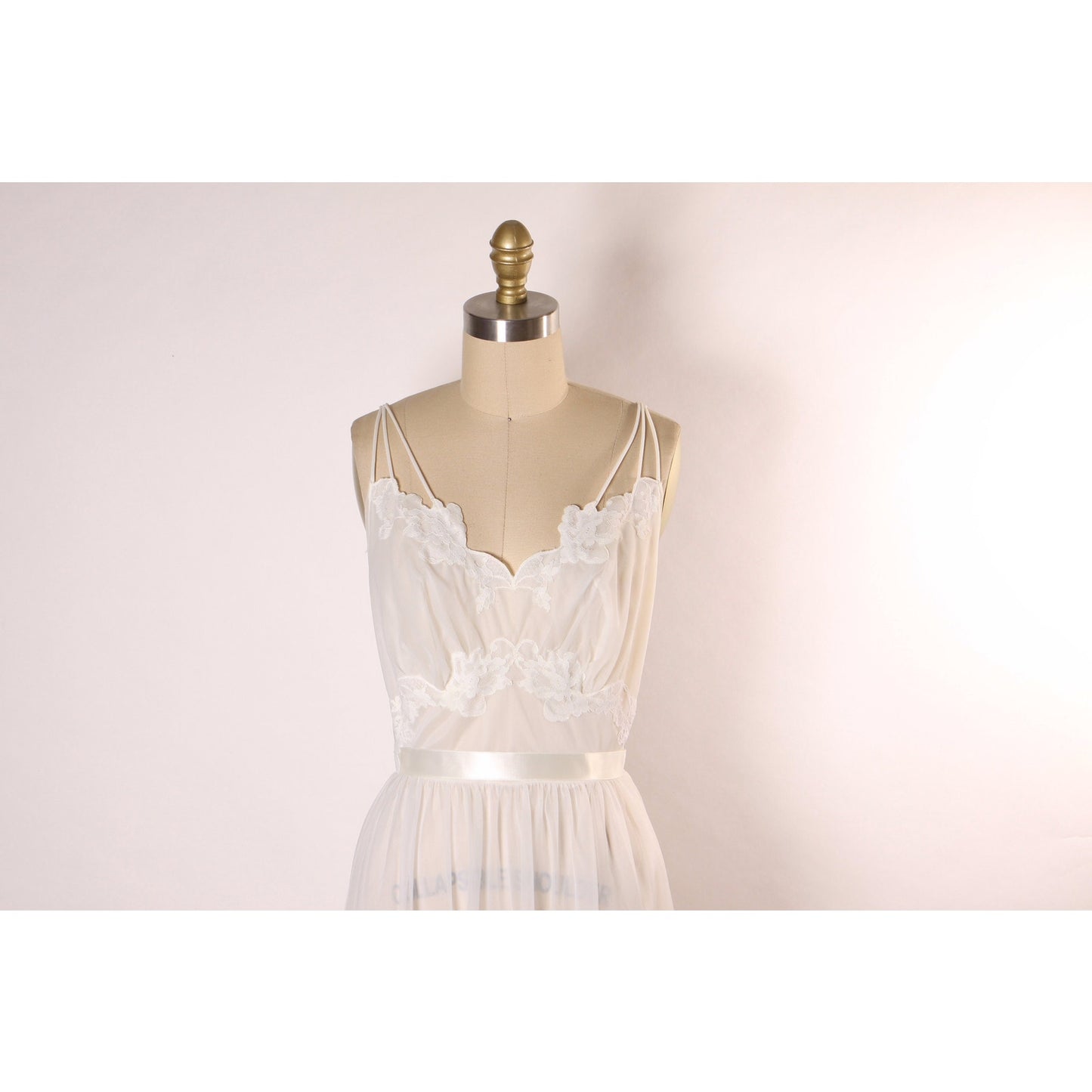 1950s Sheer White Floral Spaghetti Strap Ribbon Tie Nightgown with Matching Short Sleeve Negligee Robe Peignoir Lingerie Set by Vanity Fair