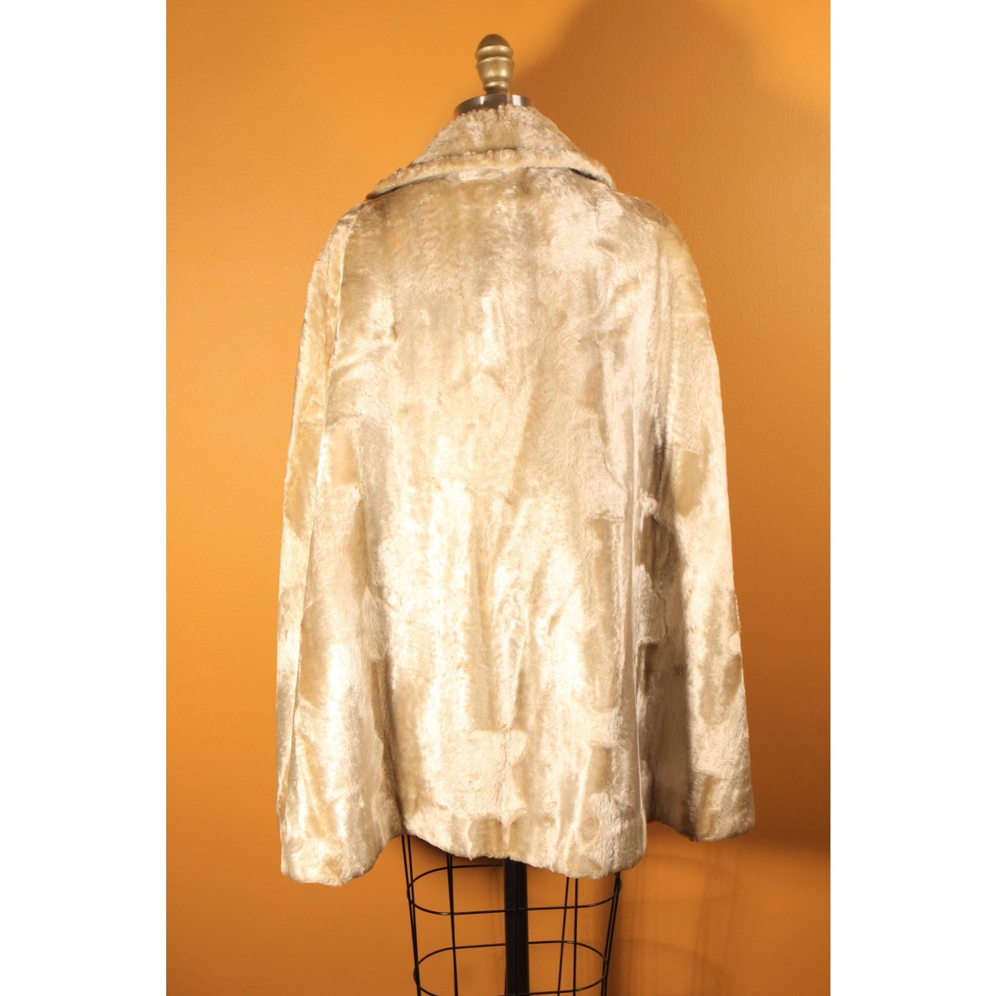 1960s Cream Off White Faux Fur Crushed Velvet Fitted Cape Coat by Betty Rose