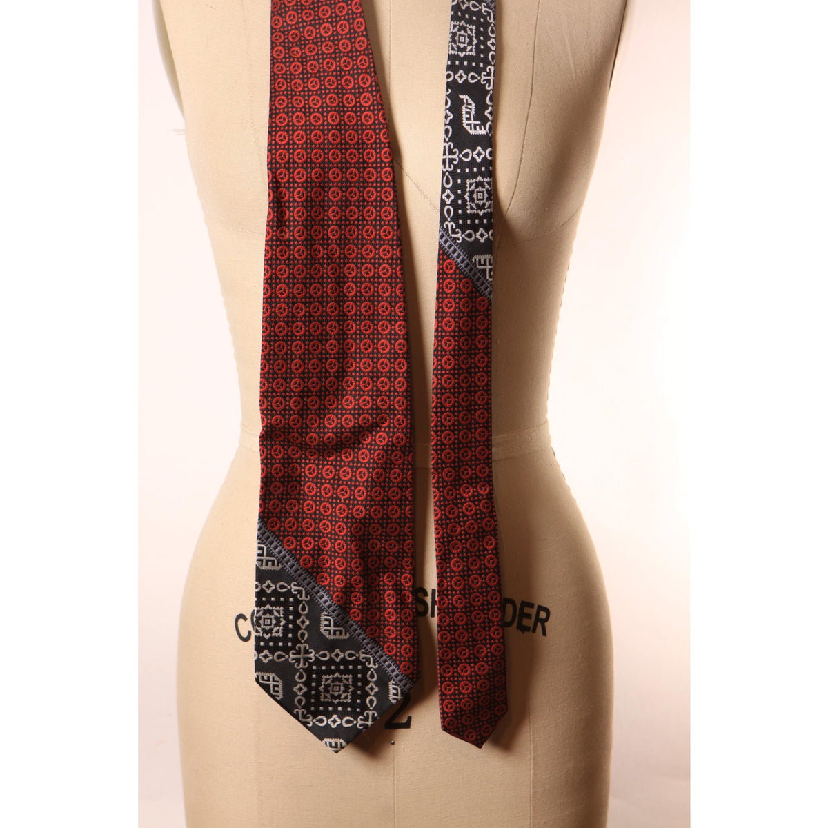 1970s Red, Black, White and Gray Patterned Polyester Wide Necktie Tie by Gentry Beau Brummell