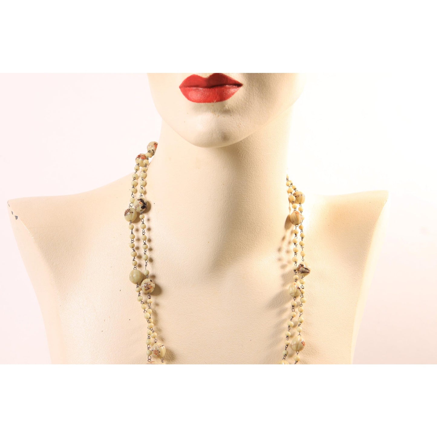 1920s Glass Beaded Cream and Brown Swirl Single Strand Necklace