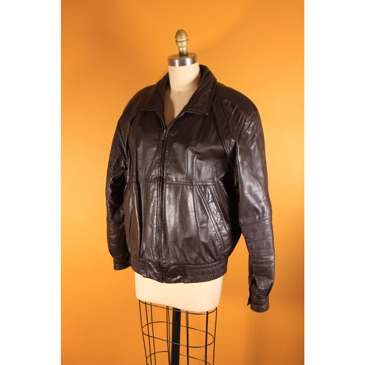 1980s Brown Leather Zip Up Pocketed Mens Bomber Jacket Coat by Members Only -L