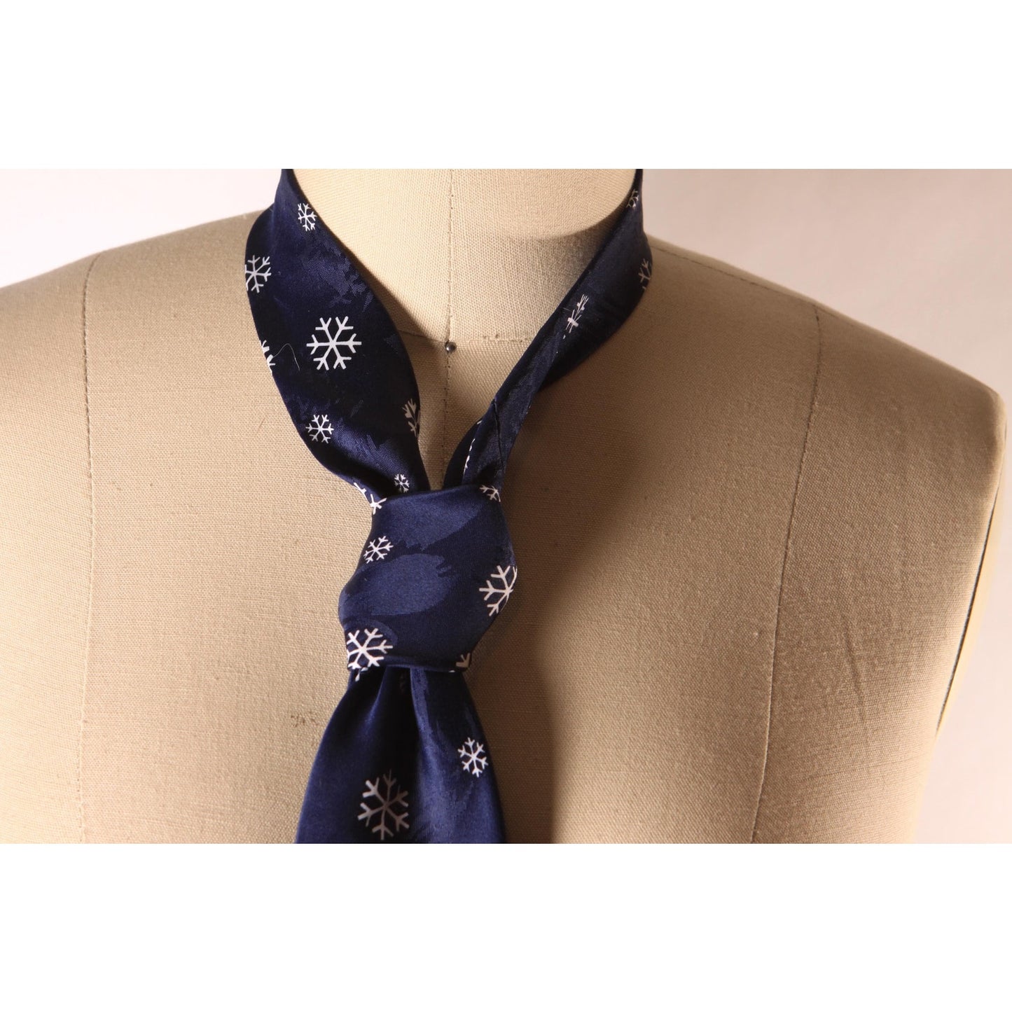 1990s Blue Novelty Tweety Bird and Sylvester Snowman Necktie by Looney Tunes Mania