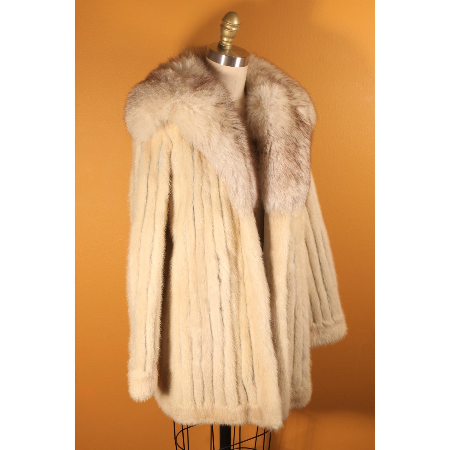 Early 1970s White Mink and White and Gray Fox Fur Collar Long Sleeve Coat -M-L