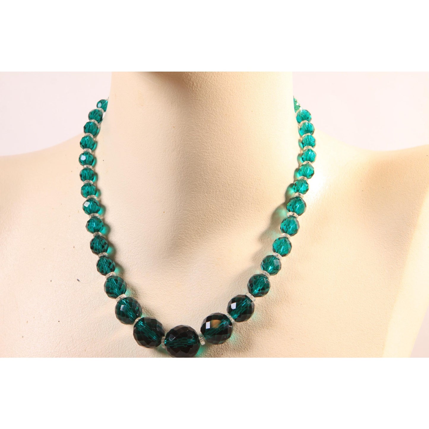 1950s Emerald Green and Clear Glass Faceted Graduated Formal Beaded Necklace