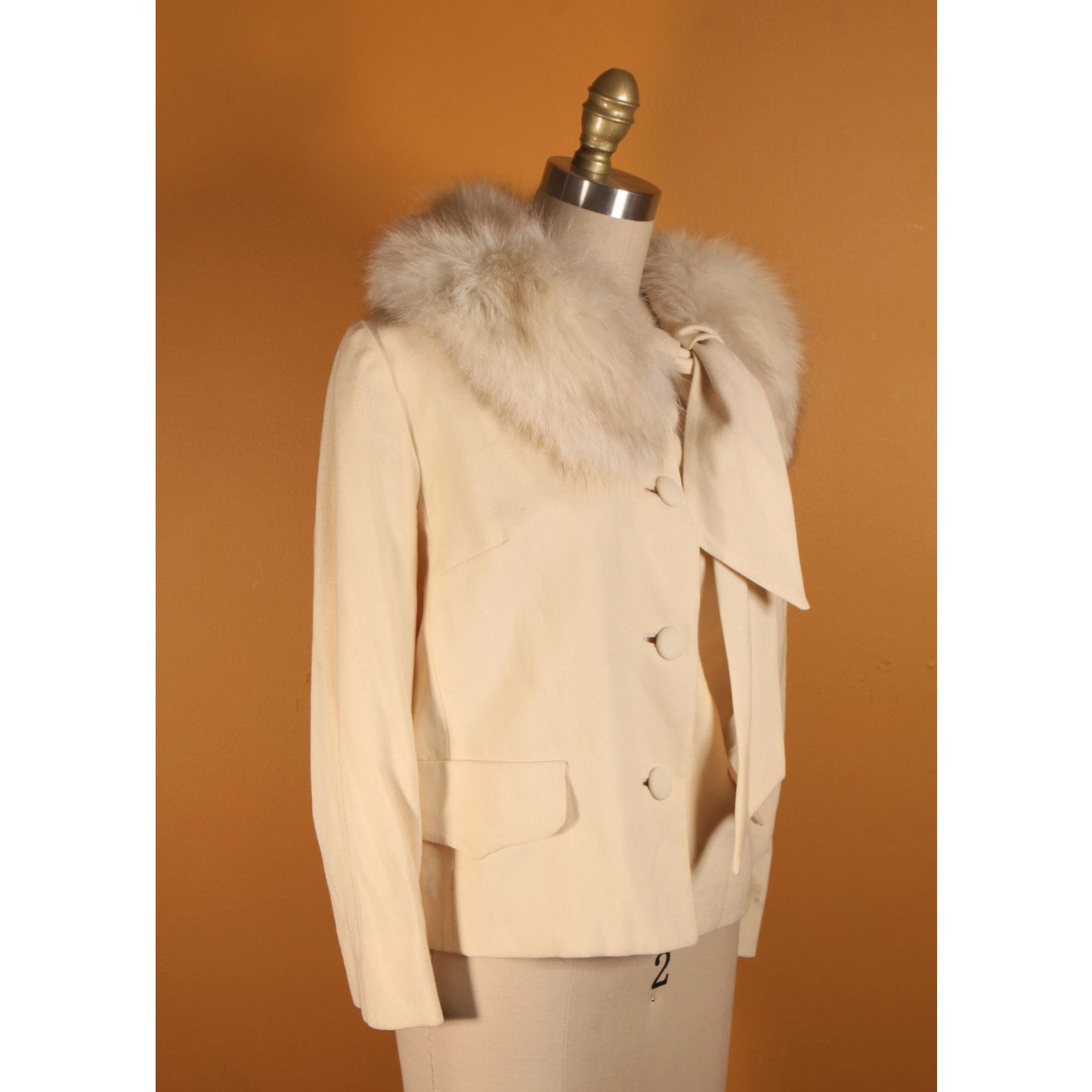 Early 1960s Cream Off White Button Down Fox Fur Scarf Collar Long Sleeve Suit Jacket by Lilli Ann -M-L