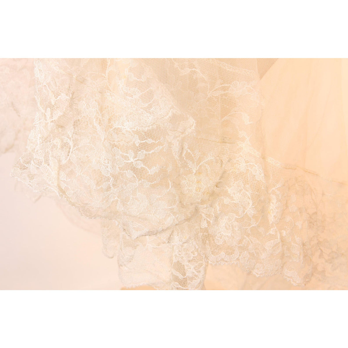 1940s 1950s White and Cream Small Crown Shaped Tiara Wedding Veil Hat