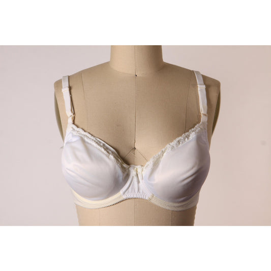 1970s White Foam Removable Cups Lace Trim Bow Detail Bra by Bali-38B
