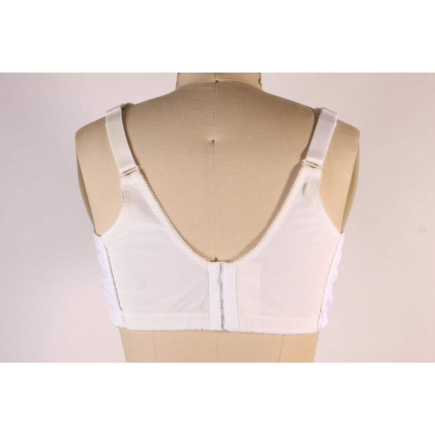 1970s White Floral Trim Detail Light Padded Bra