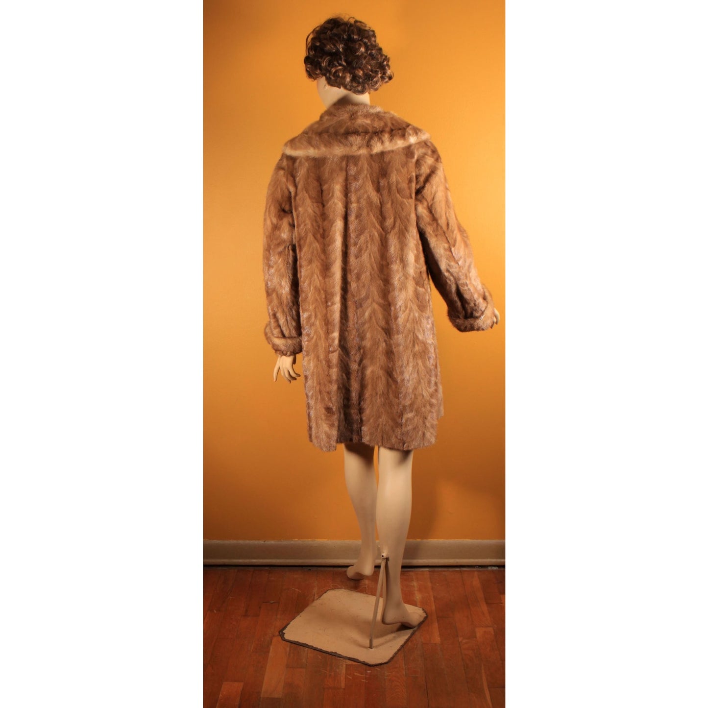 1950s Honey Brown Long Sleeved Mink Fur Coat by McDaniel's -M-L